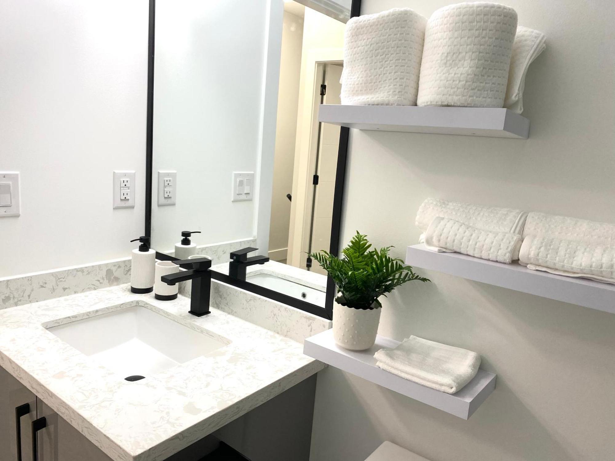 Modern And New House Near Pne With Big Garden And Free Parking Apartment Vancouver Luaran gambar