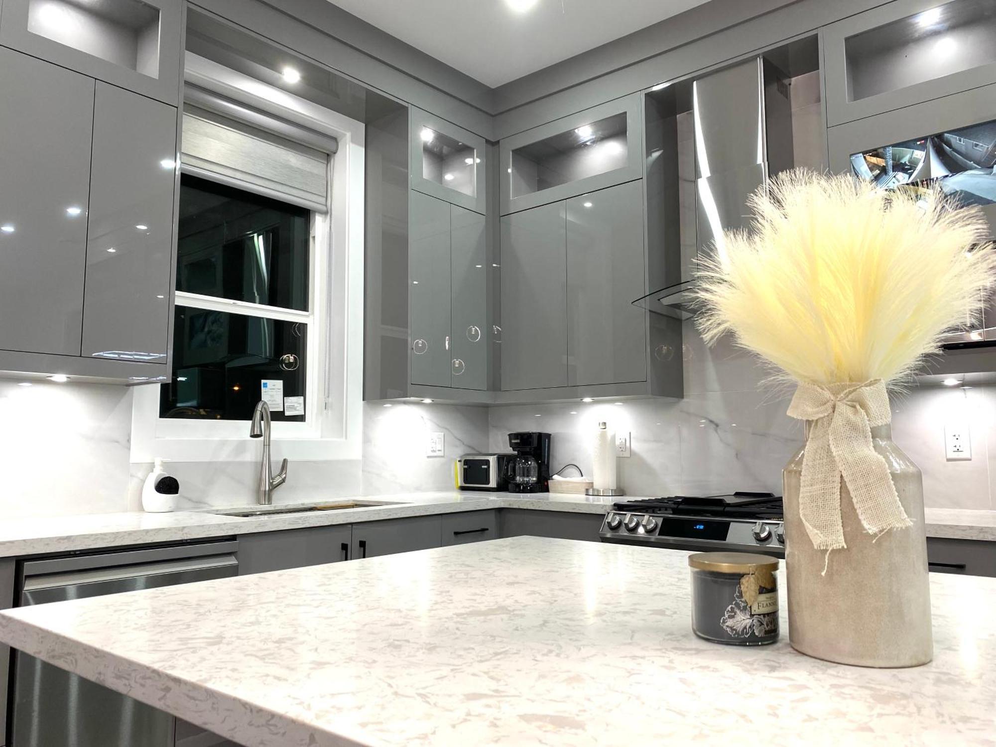 Modern And New House Near Pne With Big Garden And Free Parking Apartment Vancouver Luaran gambar
